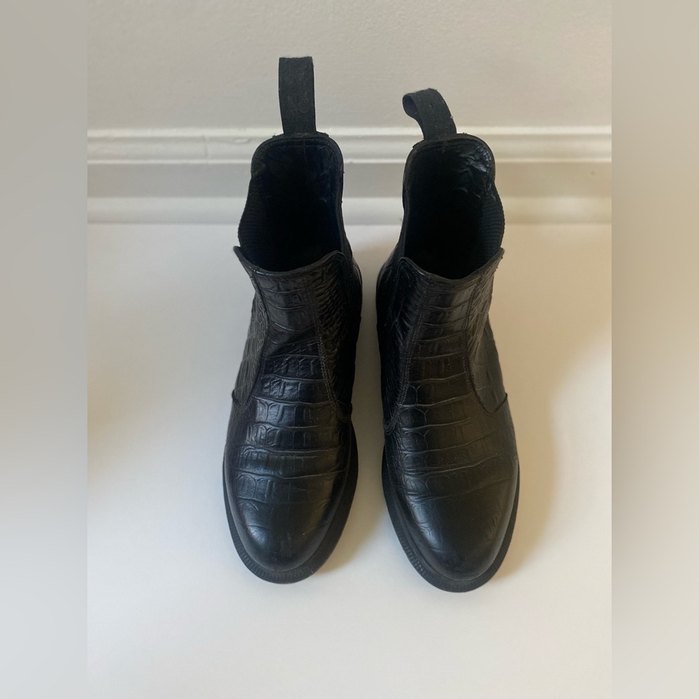 Dr. Martens Flora Chelsea Snake embossed Ankle Boots sz 8 - Picture 2 of 6
